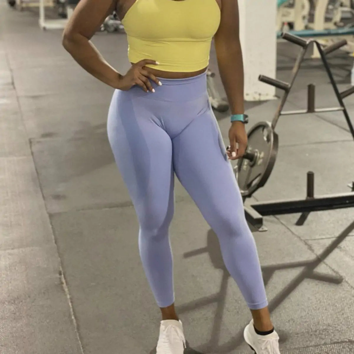 woman wearing yoga leggings for the gym or cardio